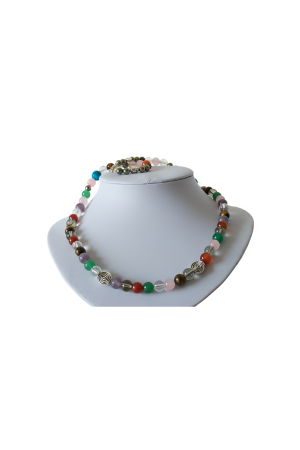 Collar de piedras de cuarzo transparente