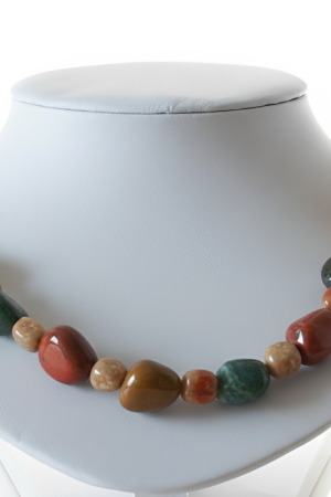 Collar de piedra jaspe.