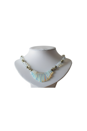 Collar de piedra luna-opalina y pirita gold.