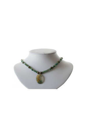 Collar de piedra de cuarzo verde, ágata moss y dije en ágata moss.