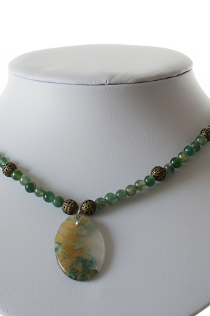 Collar de piedra de cuarzo verde, ágata moss y dije en ágata moss.